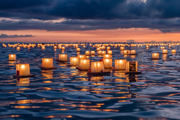 Floating Lantern Festival Hawaii + 15 Best Festivals in the US to Add to Your Bucket List - American Music Festival + Biggest Festivals in the US / localadventurer.com