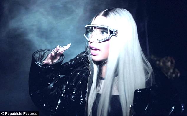 Nicki Minaj sunglasses
