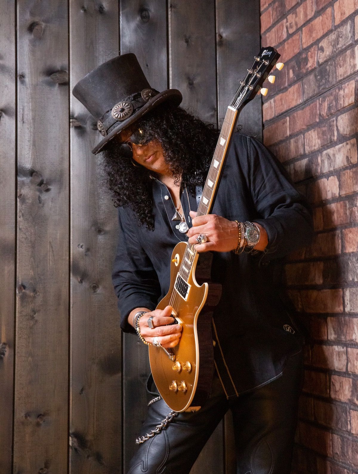 Slash with "Victoria" Les Paul Goldtop