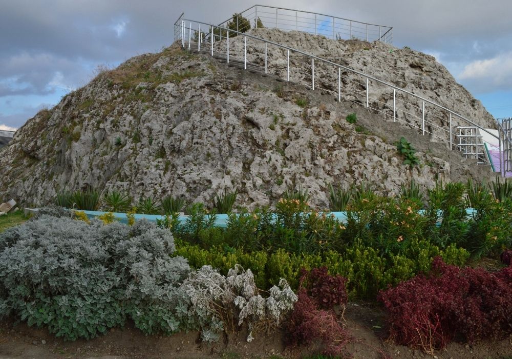 Climb into the world’s smallest volcano of Cuexcomate in Puebla City, Mexico