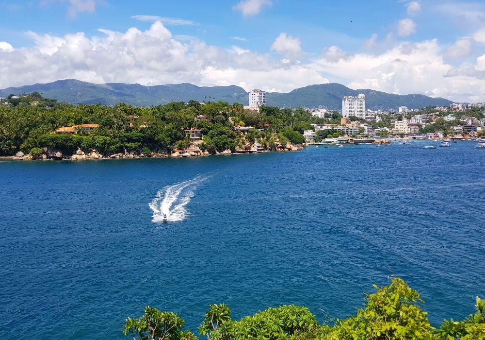 Jetski sailing in the sea from La Roqueta Island, Acapulco