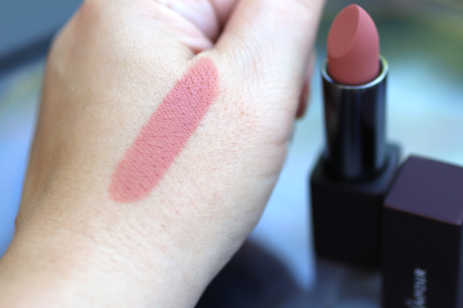 Vapour Beauty Chere lipstick swatch