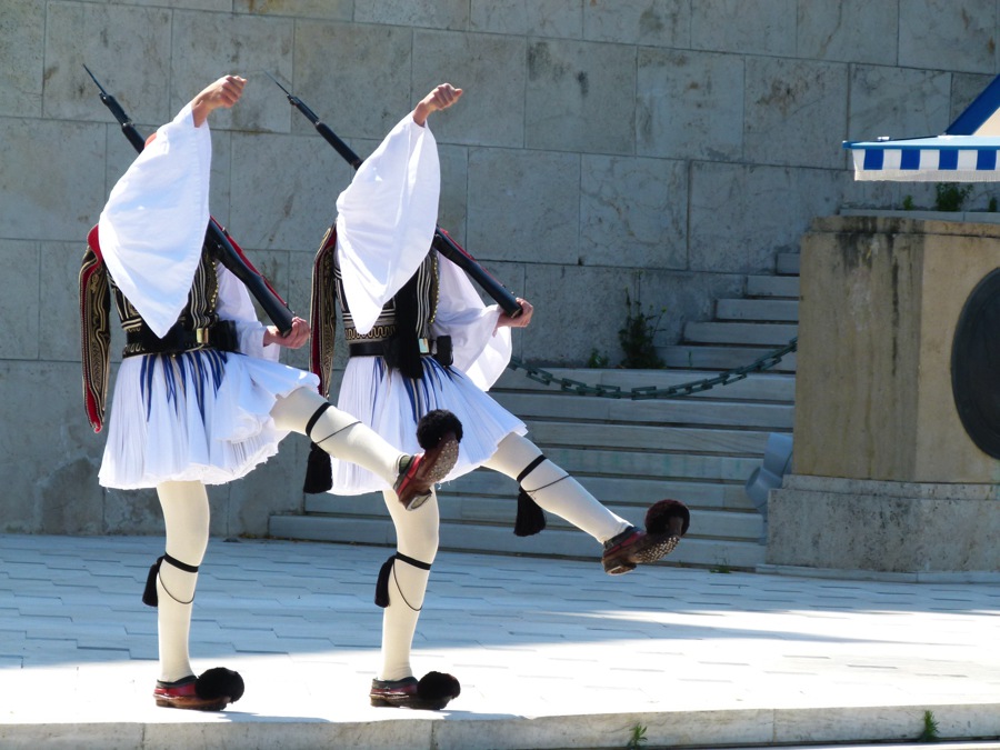 watching changing of the guards best things to do in athens