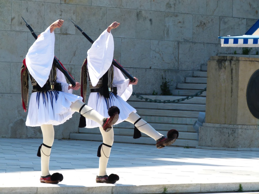 watching changing of the guards best things to do in athens