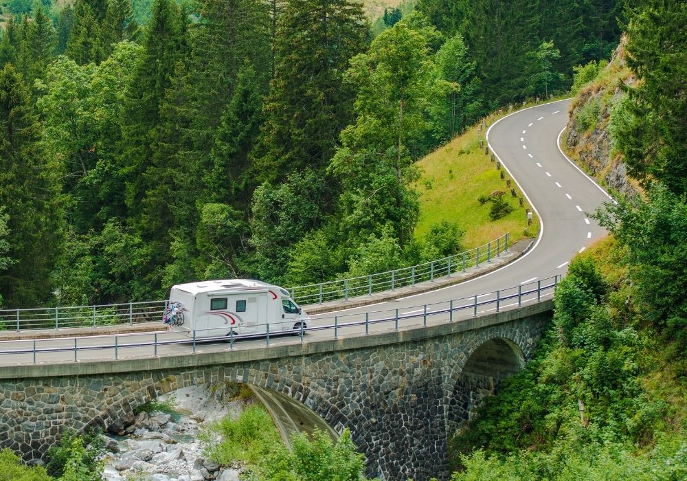 beginner guide to living in an RV