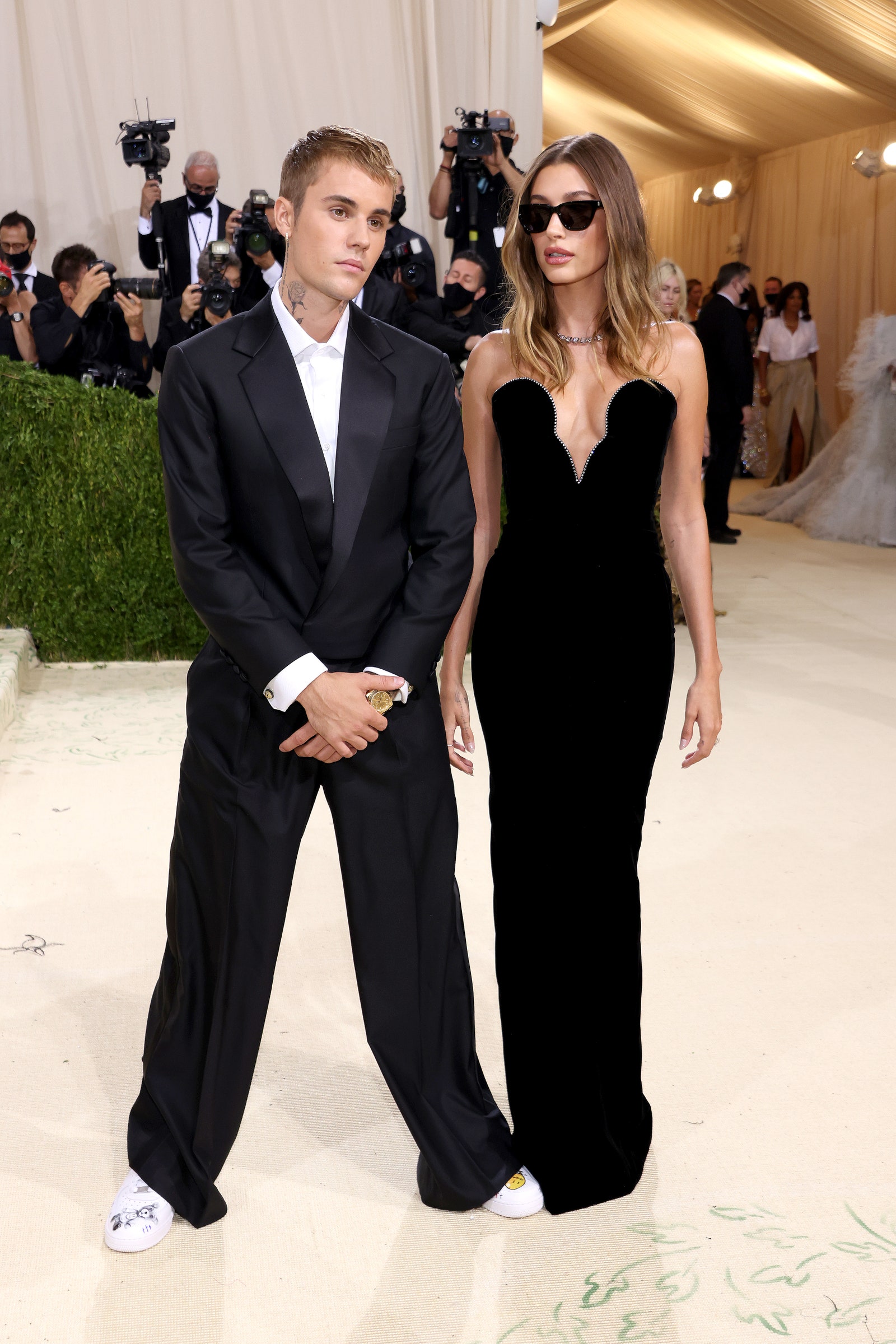 NEW YORK NEW YORK SEPTEMBER 13 Justin Bieber and Hailey Bieber attend The 2021 Met Gala Celebrating In America A...