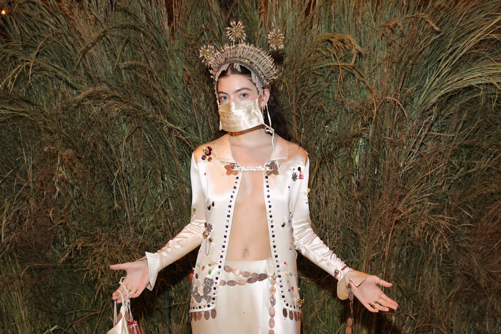 NEW YORK NEW YORK SEPTEMBER 13 Lorde attends the The 2021 Met Gala Celebrating In America A Lexicon Of Fashion at...
