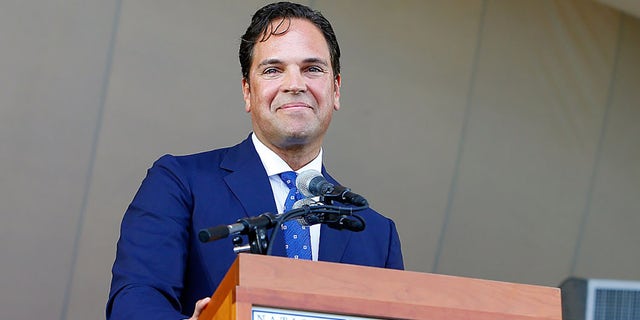 Mike Piazza gives his induction speech at Clark Sports Center during the Baseball Hall of Fame induction ceremony on July 24, 2016 in Cooperstown, New York. (Getty Images)