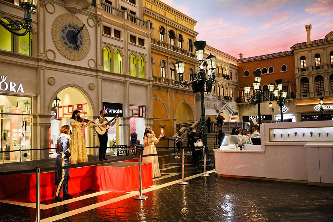 streetmosphere at the Venetian