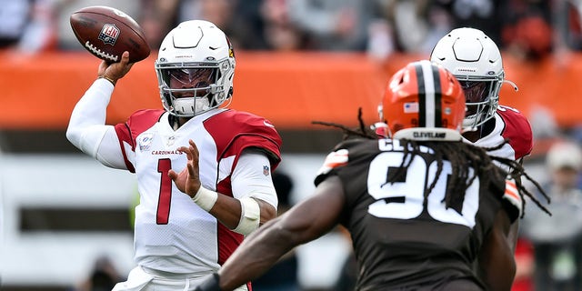 Arizona Cardinals quarterback Kyler Murray (1) throws under pressure from Cleveland Browns linebacker Jadeveon Clowney (90) during the first half of an NFL football game, Sunday, Oct. 17, 2021, in Cleveland.