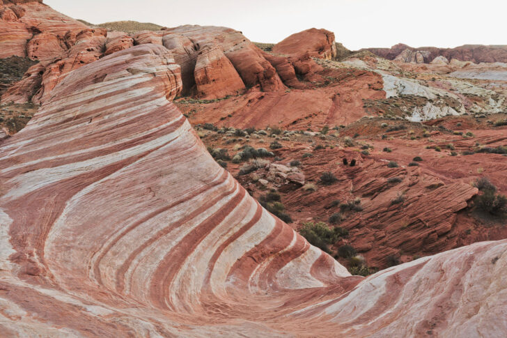 The amazing Fire Wave at Valley of Fire State Park is only a short drive away from Las Vegas. Save this pin and click through to see the 15 best day trips from Las Vegas Nevada that you can't miss!