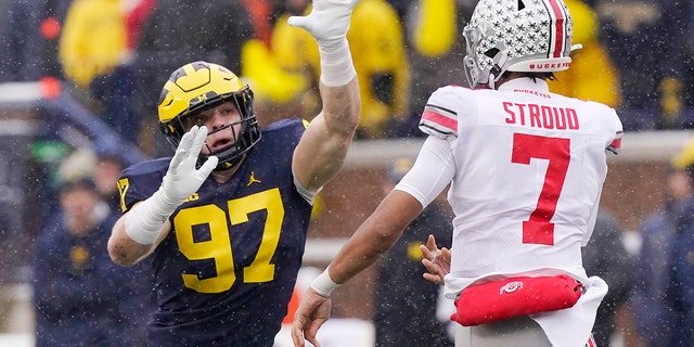 Michigan defensive end Aidan Hutchinson (97) rushes Ohio State quarterback C.J. Stroud (7) during the first half of an NCAA college football game, Saturday, Nov. 27, 2021, in Ann Arbor, Mich.
