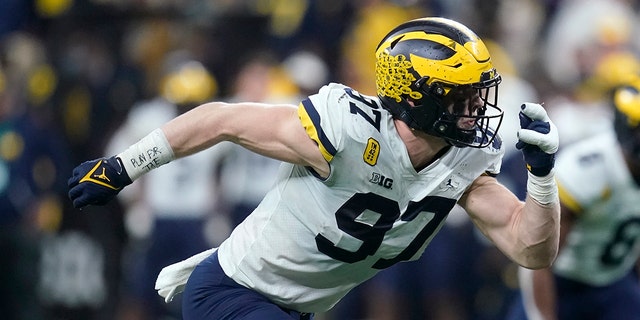 Michigan defensive end Aidan Hutchinson (97) rushes up field during the second half of the Big Ten championship NCAA college football game against Iowa, Saturday, Dec. 4, 2021, in Indianapolis. ()