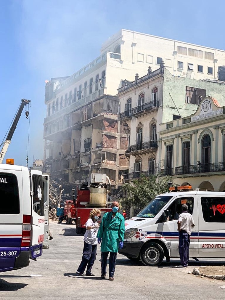 Image: Rescuers work after an explosion in the Saratoga Hotel in Havana, on May 6, 2022.