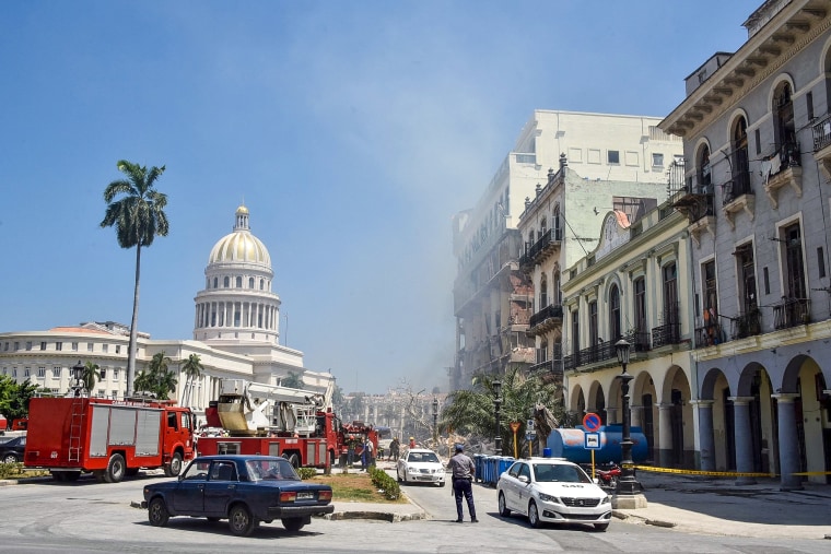 Image: Rescuers work after an explosion in the Saratoga Hotel in Havana, on May 6, 2022.