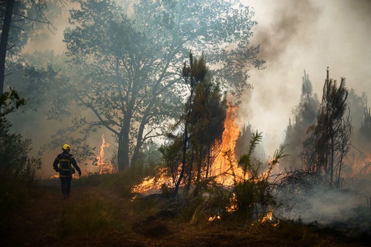 A firefighter works in Gironde