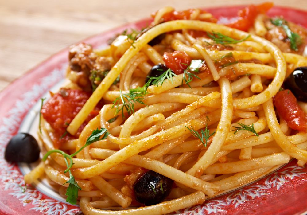 A closer look of spaghetti alla puttanesca on a plate.