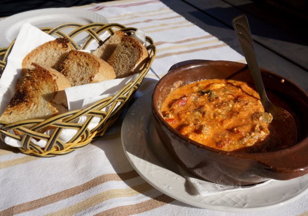 a delicious Fëgesë food on a bowl