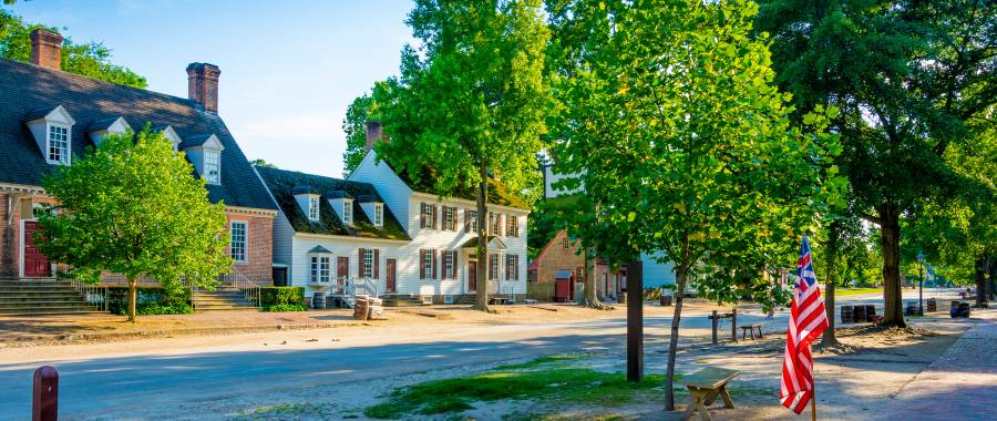 street view of homes and trees in Colonial Williamsburg