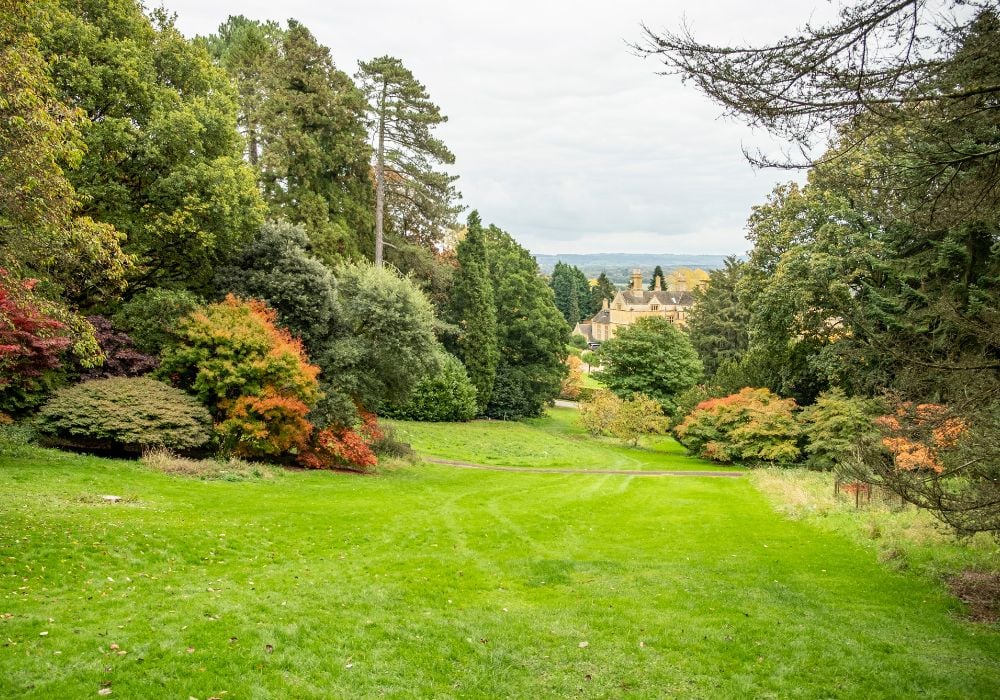 Autumn colour at Batsford Arboretum, Morton in Marsh, Cotswold in the UK