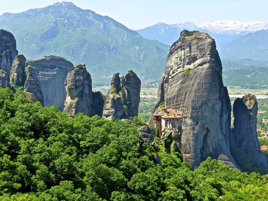 guide to the meteora monasteries in greece