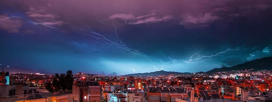 Weather in Greece: a lightning storm in Athens