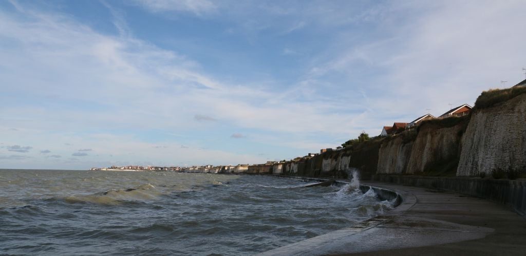 Minnis Bay with high stones and bungalows