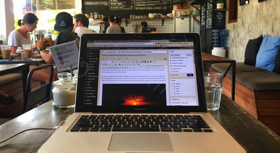 freelance writing course working at a cafe
