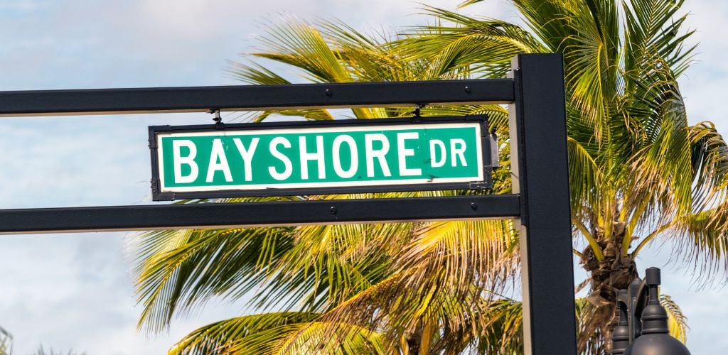 Bayshore Street Sign