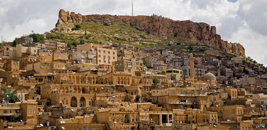Mardin is a historical city in Southeastern Anatolia, Turkey. A
city situated on the top of a hill, it is known for its fascinating architecture consisting of heavily decorated stonework cascading from the hilltop, although occasionally pierced by new.