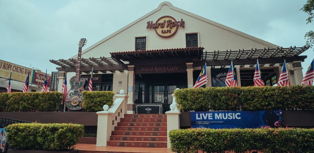 A front photo of Hard Rock Cafe