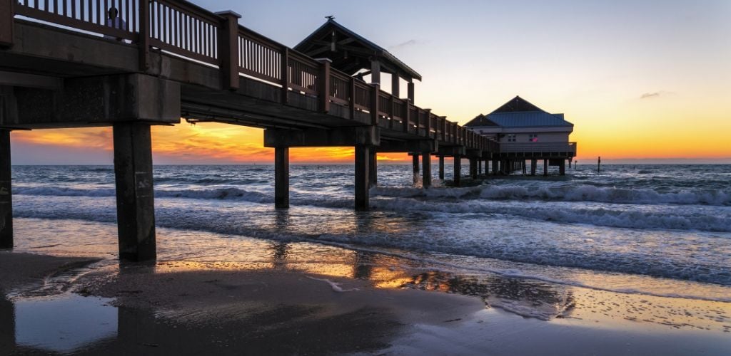 winter in tampa sunset with the sea