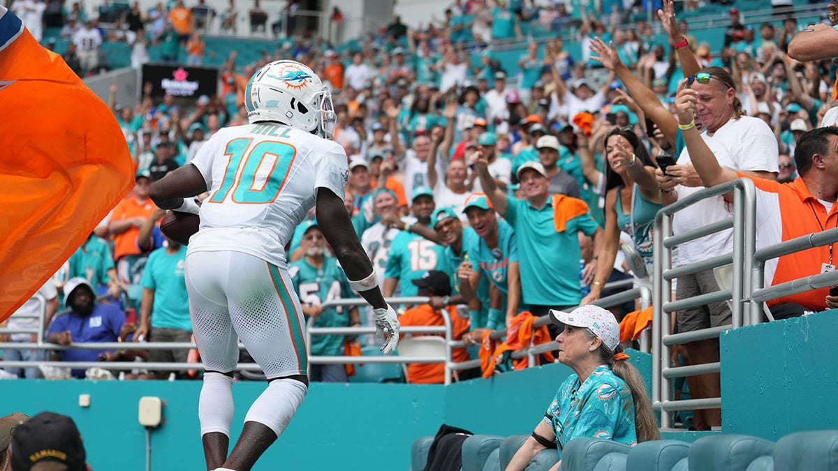 Tyreek Hill celebrates