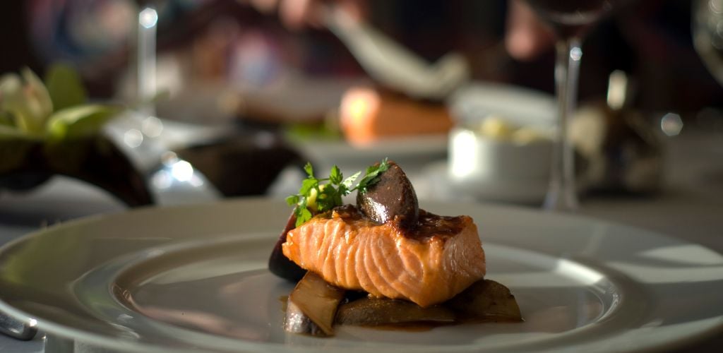 Fine Dining & Romantic Table for Two, Restaurant Salmon Seafood Dinner