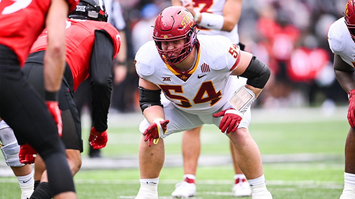 Jarrod Hufford plays against Cincinnati