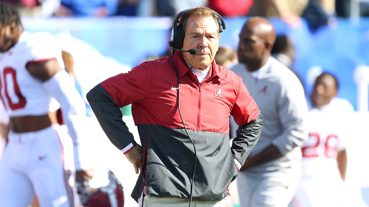 Nick Saban coaches against Kentucky