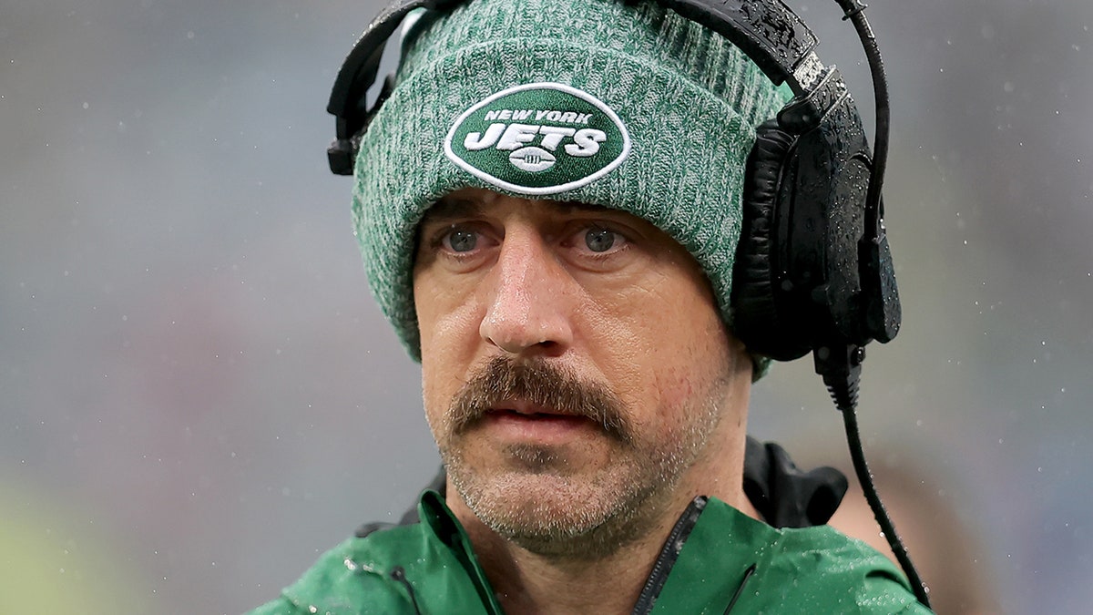 Aaron Rodgers at Jets-Falcons
