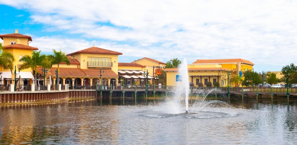 Beautiful shopping mall with an artificial lake and fountain in southern Florida USA. 