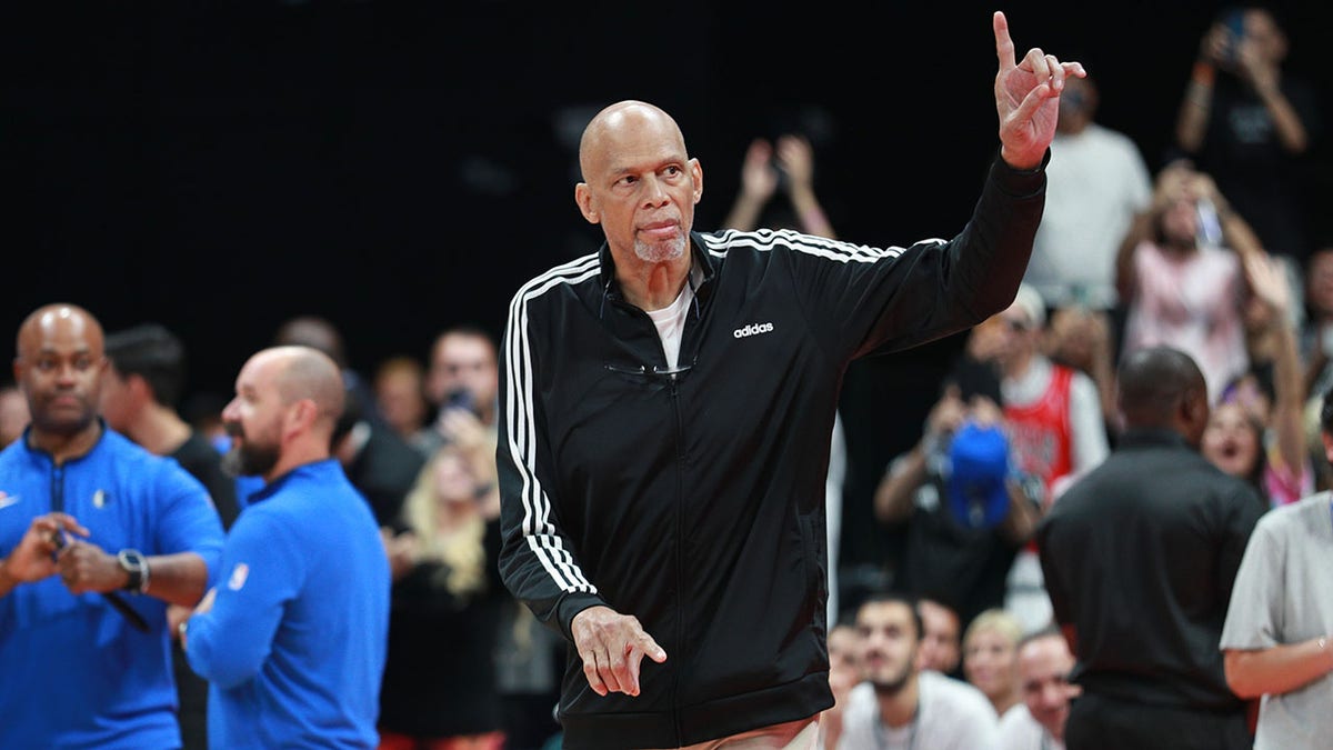 Kareem Abdul-Jabbar waving