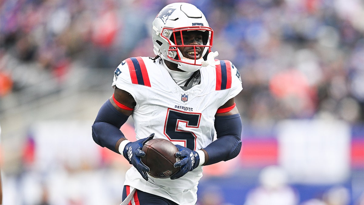 Jabrill Peppers reacts after recovering a fumble