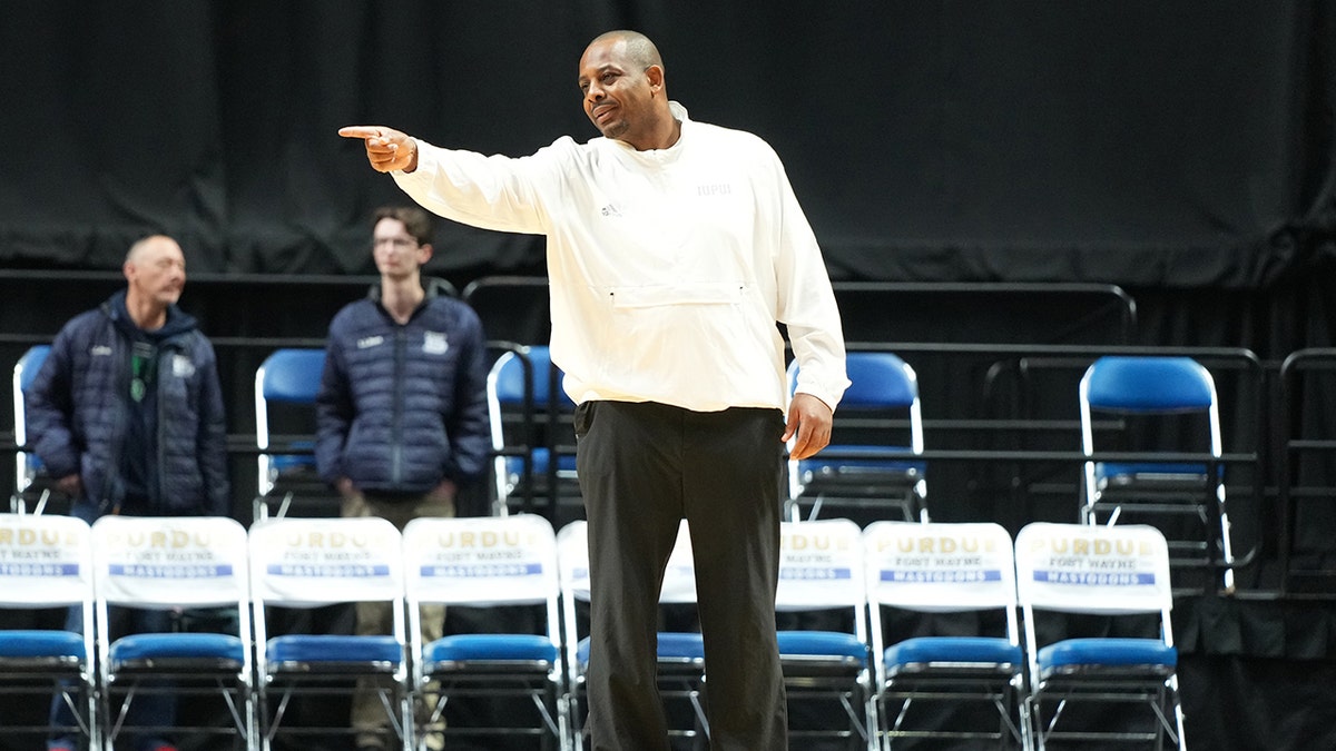 IUPUI head coach Matt Crenshaw points on court