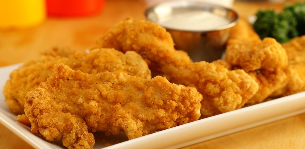 Fried chicken strips with ranch dressing 