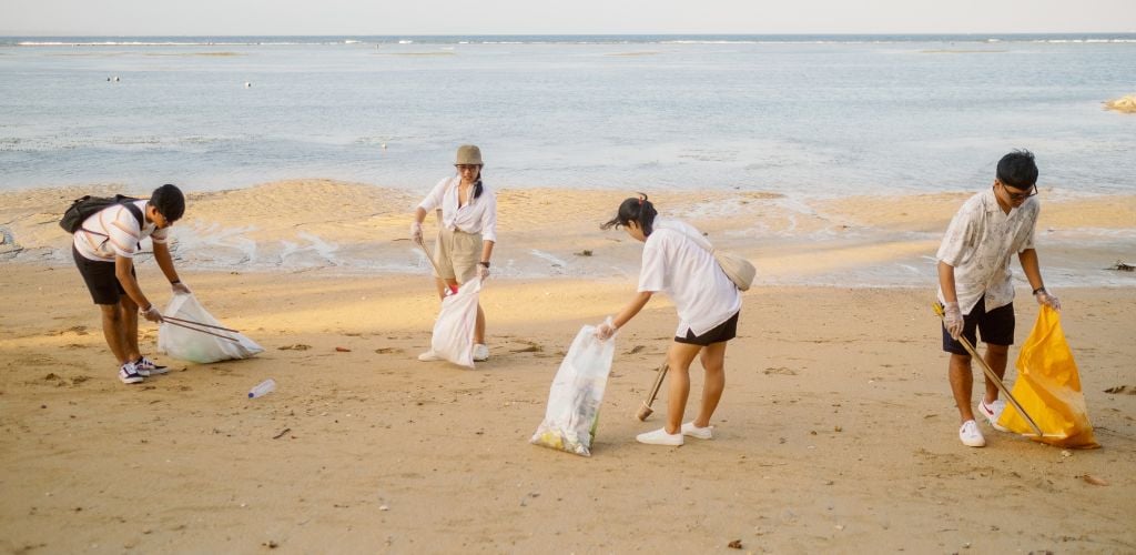 People Cleaning the Trash in Shoreline