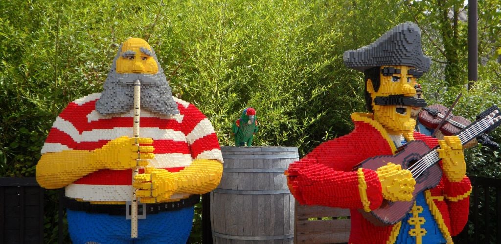 A two-pirate musician character made in Lego. 