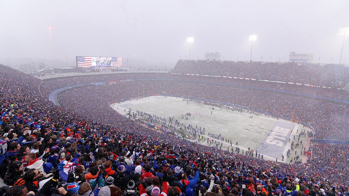 Bills fans cheer as snow falls