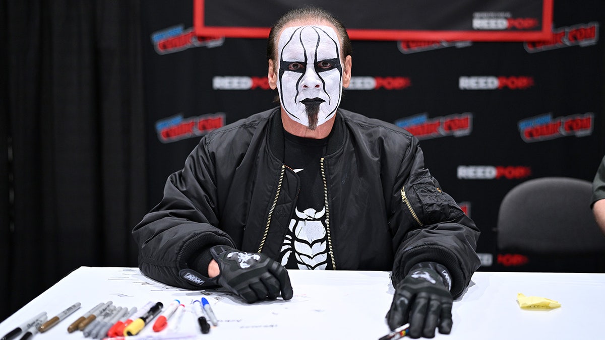 Sting awaits fans