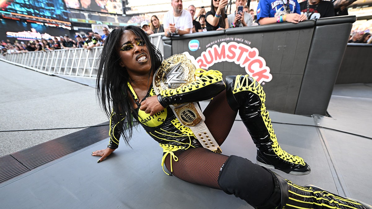 Naomi retains the title