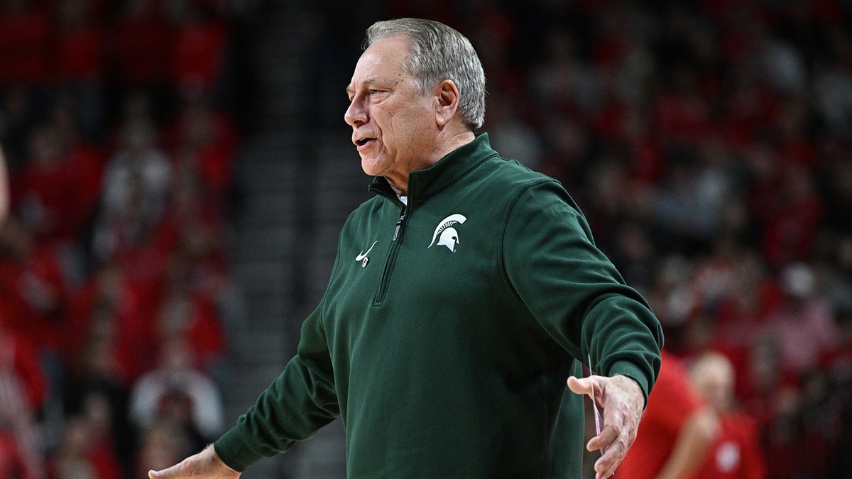 Tom Izzo looks on court