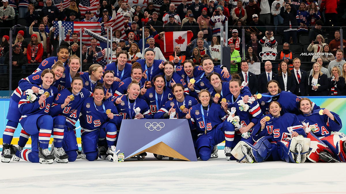 Women's Hockey Team celebrate gold medal