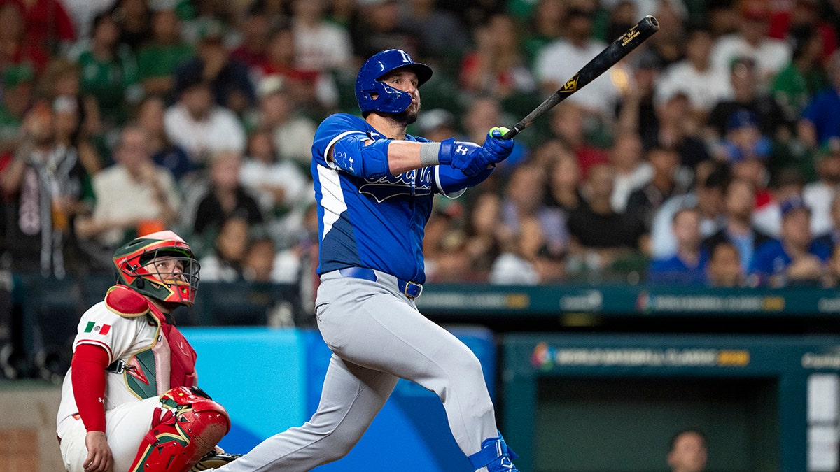 Vinnie Pasquantino hits home run